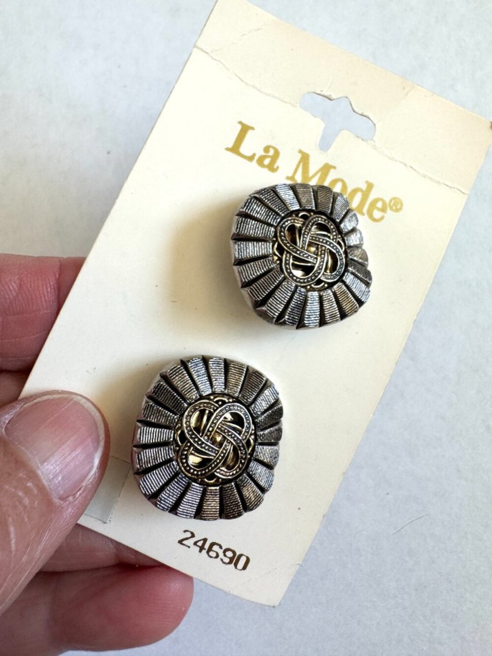 2 Buttons Shank two tone Celtic Knot Ribbed Edge La Mode Vintage NWT